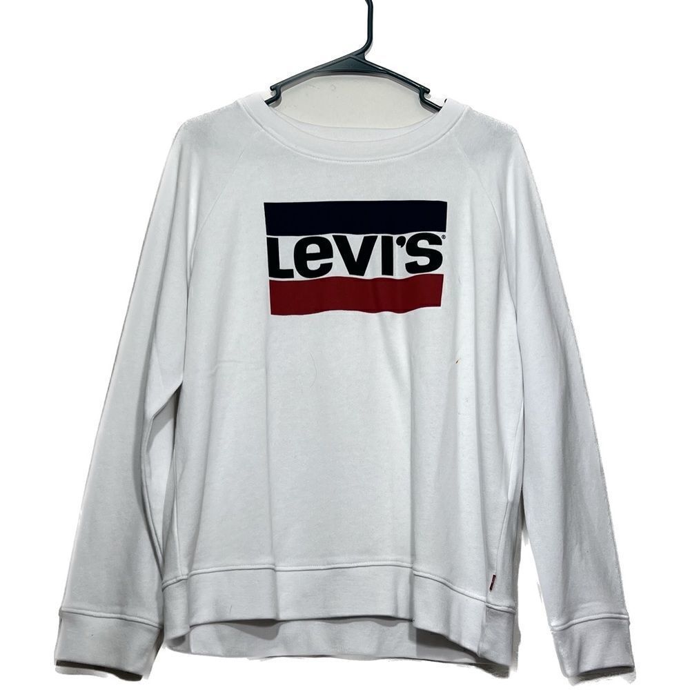 - Levi’s logo graphic sweatshirt, women’s size medium, Crewneck, pull over
